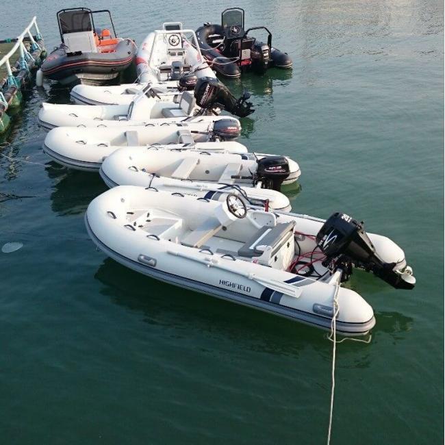 Parsun Motoren an Schlauchbooten Schlauchboote im Hafen mit Parsun Motoren